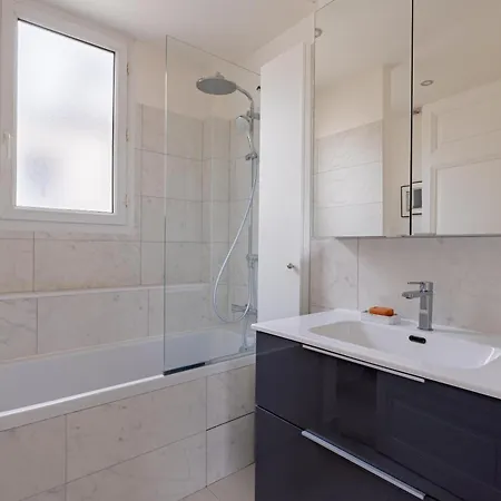Lejlighed 1-bedroom Gem Eiffel Tower View, Terrace, And Ac Paris
