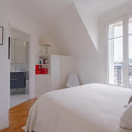 1-bedroom Gem Eiffel Tower View, Terrace, And Ac Apartment Paris